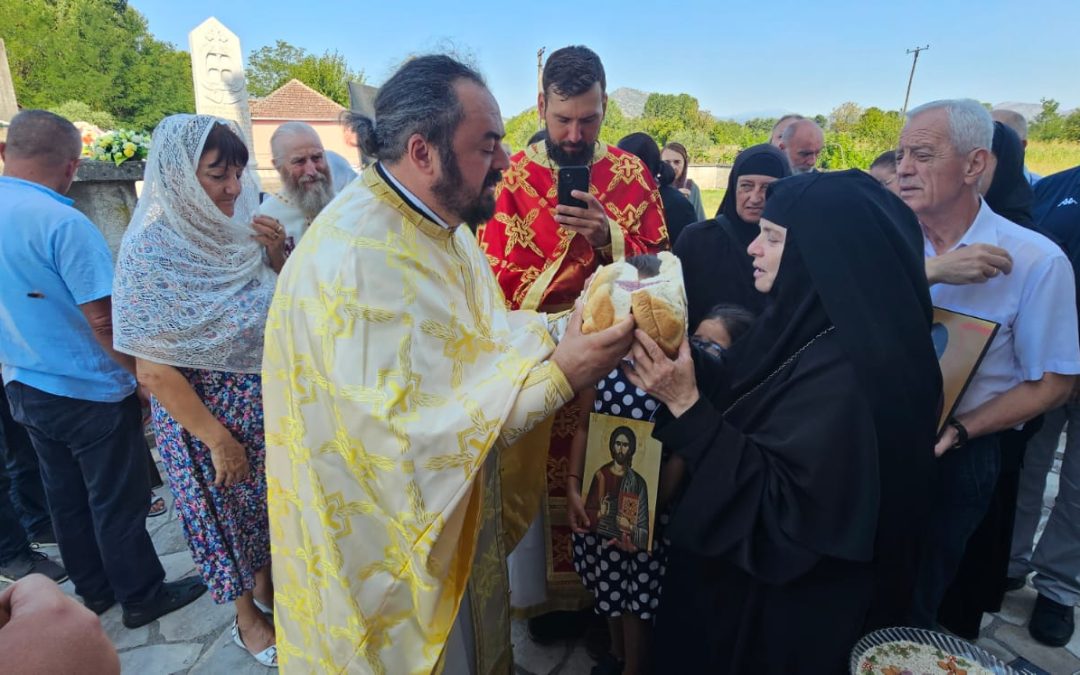 Слава цркве Свете преподобномученице Параскеве у Курилу