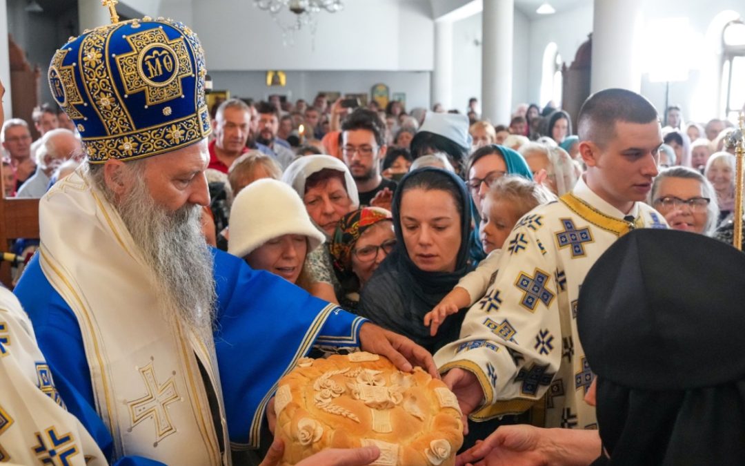 Патријарх Порфирије: Христов пример треба да буде подстрек сваком од нас да бринемо о мајкама и о свакој жени