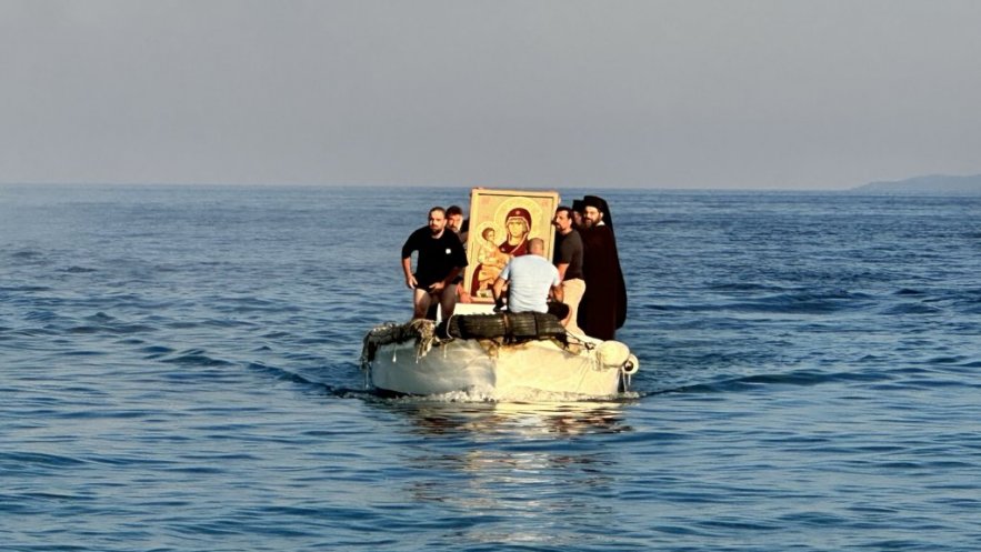 Дочек иконе Богородице Тројеручице Хиландарске у Аспровалти