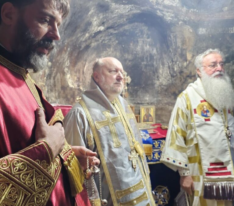Митрополит Лонгин и Епископ Игњатије служили у Горњем манастиру Острогу