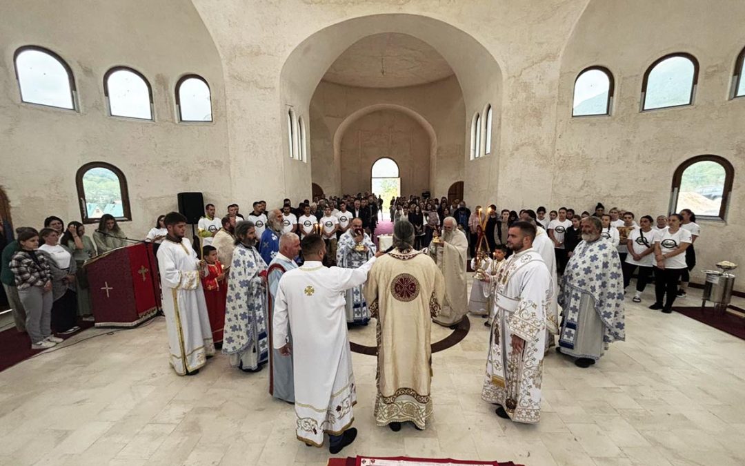 Света архијерејска Литургија и освећење парохијског дома у Плужинама
