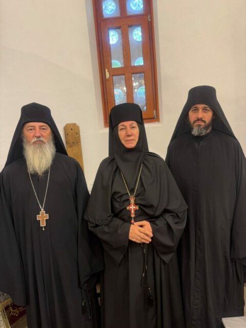 Отац Јаков: Румунија мирише на тамјан, а румунски народ дише Црквом
