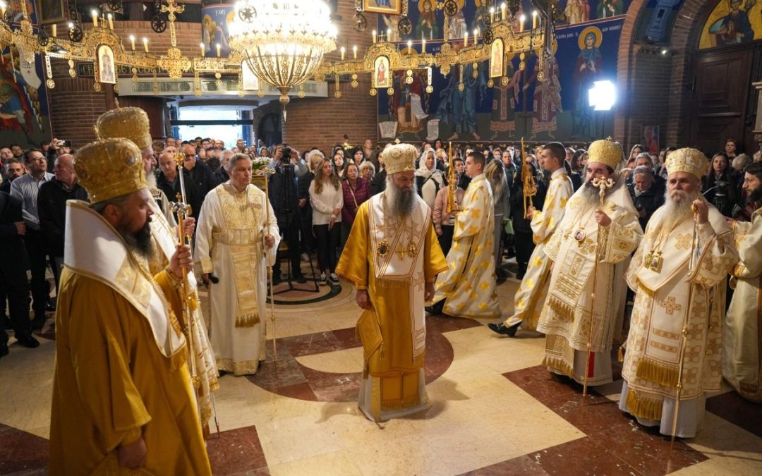 Патријарх Порфирије богослужио у Цркви Светог Василија Острошког на Бежанијској коси