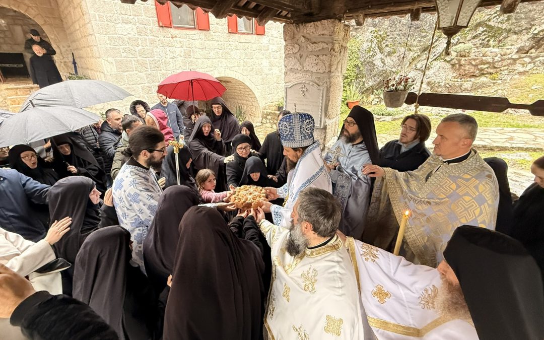 Владика Пајсије у Добрској ћелији: Највећи дар који можемо принијети Богу је чист и непорочан живот