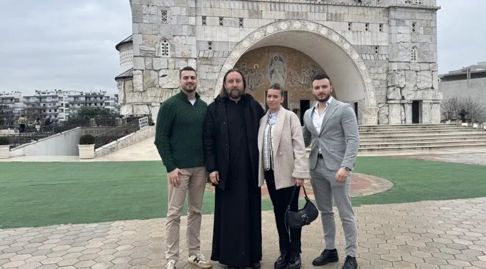 Млади из Покрета народног повјерења уручили донацију Народној кухињи МЦП