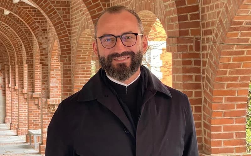 Отац Ливиу Видикан-Манчи упозорава: Дигитална култура преобликује унутрашњи свет деце