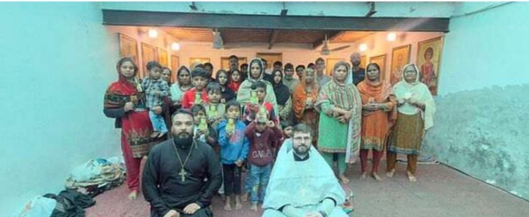 Више од 30 људи крштено у Пакистану