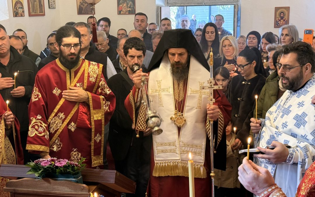 Света литургија и помен о. Остоји Остојићу, служио Владика Пајсије