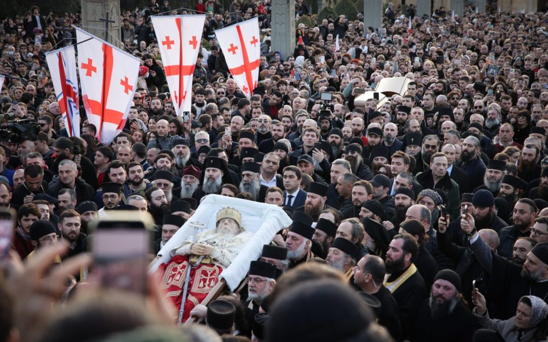 Тбилиси: Тијело блаженопочившег Патријарха грузијског Илије II изложено на поклоњење вјернима