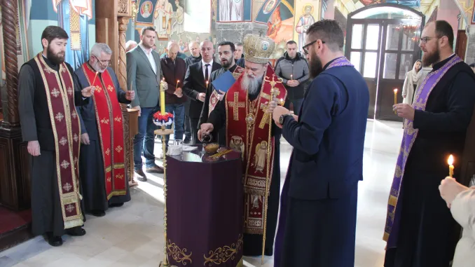 Митрополит Атанасије служио помен жртвама НАТО агресије на Србију и Црну Гору