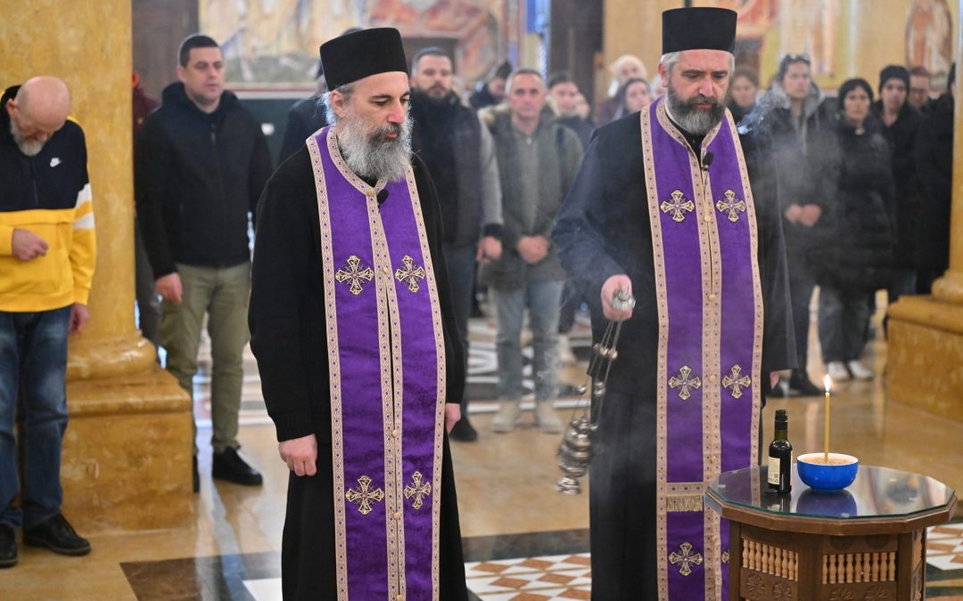 У Саборном храму у Бару одслужен помен невино пострадалима у мартовском погрому