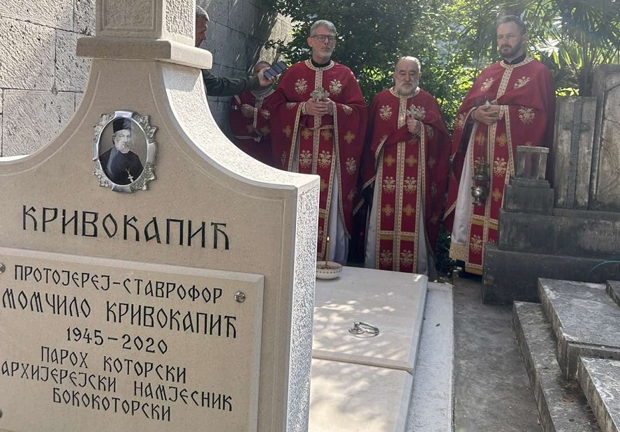 Заупокојена Литургија поводом шесте годишњице од упокојења о. Мома Кривокапића