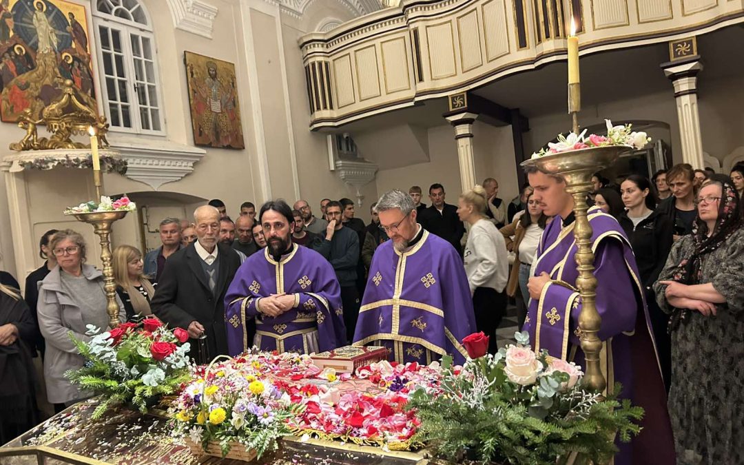 Вечерње са изношењем плаштанице и јутрење са статијама у Херцег Новом