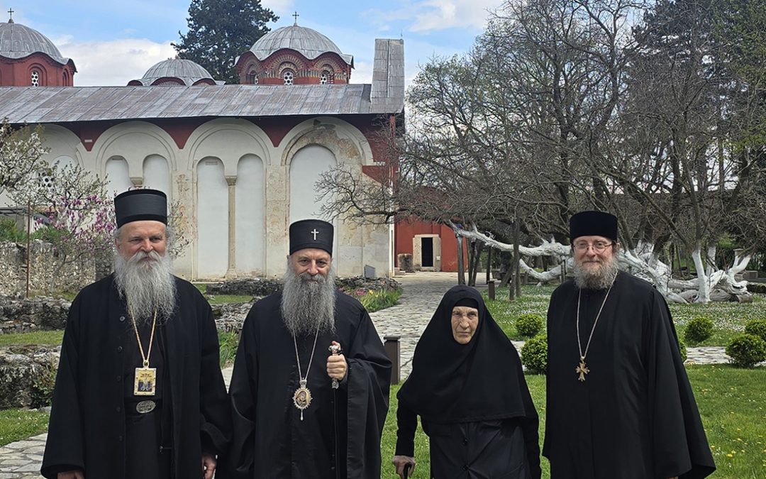 У сусрет Васкрсењу Господњем: Патријарх Порфирије разговарао са Митрополитом Теодосијем у Пећкој патријаршији