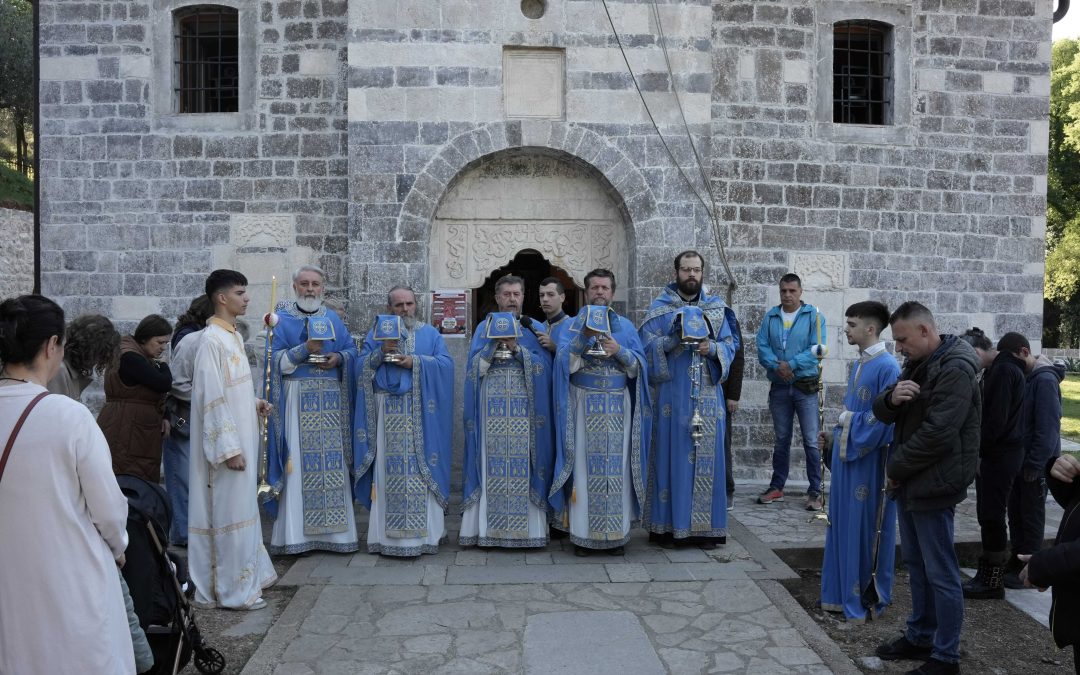 О. Гојко Перовић: Васкрсењем смрт губи своју силу