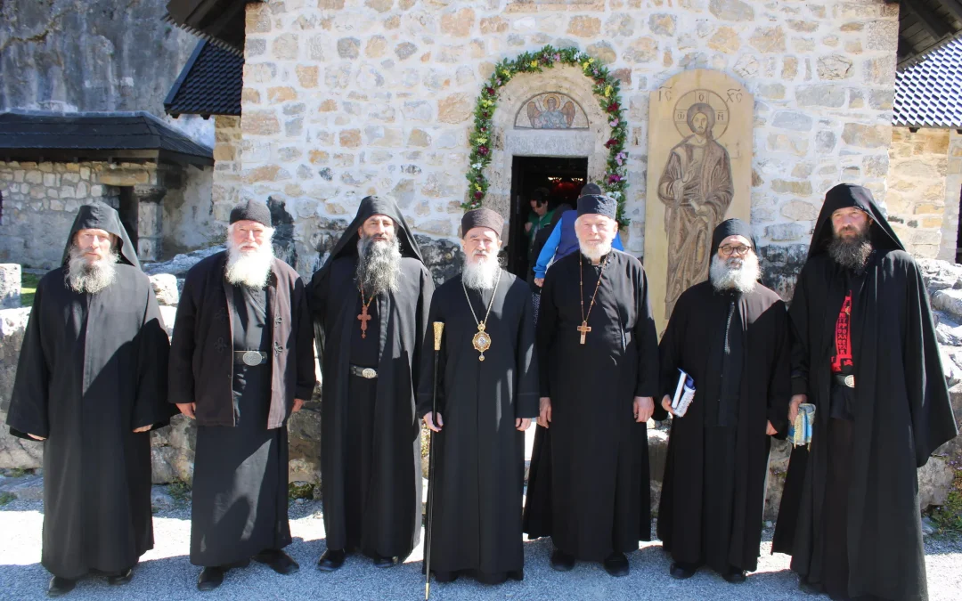 Сабрање мушког монаштва Епархије милешевске у манастиру Куманица