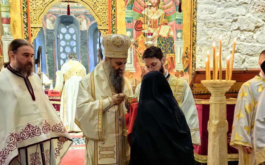 На Велику суботу Патријарх Порфирије служио Свету литургију у Пећкој патријаршији