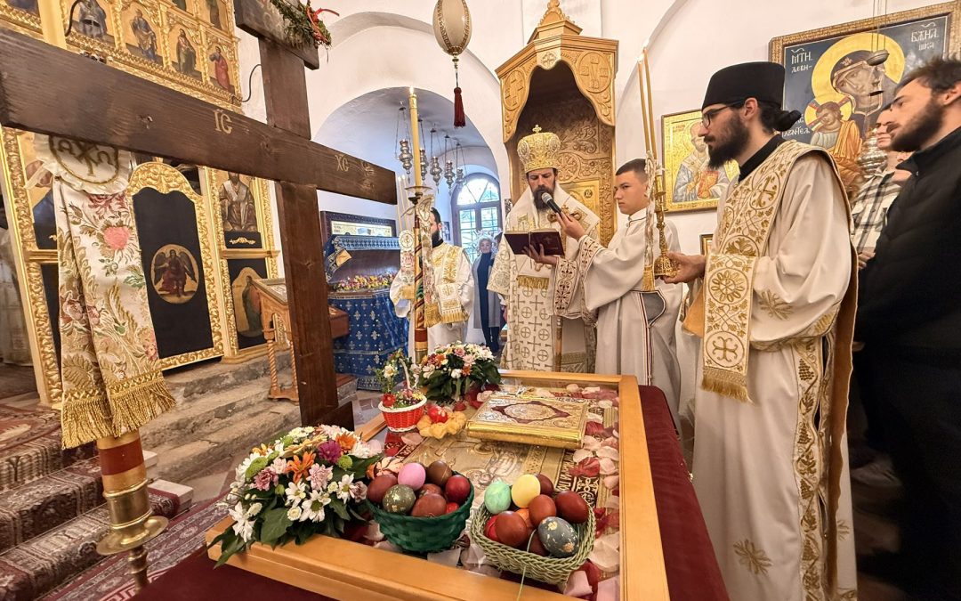 Владика Пајсије на Велику суботу богослужио у Цетињском манастиру