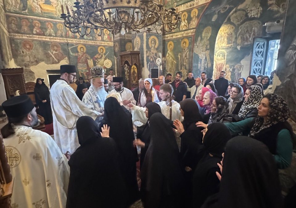 Митрополит Теодосије на Благовести служио у манастиру Грачаница