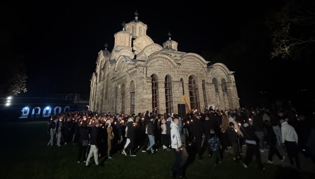 Васкршња литургија у манастиру Грачаница