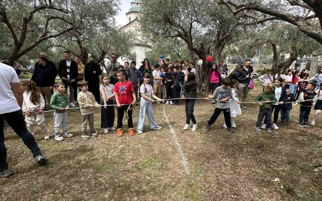 У храму у Улцињу одржане Пете дјечије васкршње игре