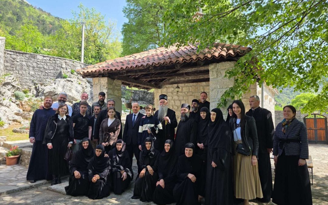 Митрополит Јоаникије на Источни петак богослужио у Добрској ћелији