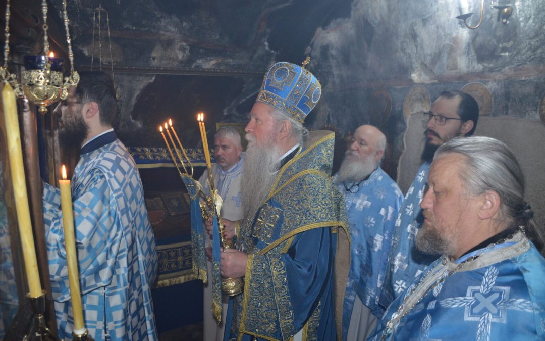 Митрополит Јоаникије у Острогу: Да љубимо Бога Спаситеља свијета и да љубимо једни друге