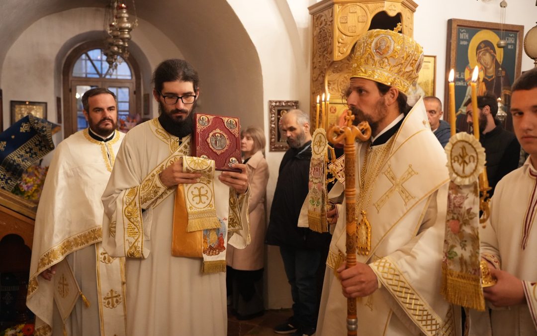 Владика Пајсије Васкршње јутрење и Литургију служио у Цетињском манастиру