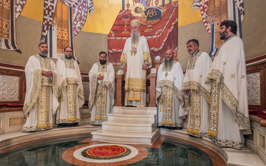 Митрополит Јоаникије на Васкрс: Духом Светим прожети и сједињени радујмо се и грлимо једни друге у свјетлости Христовог васкрсења