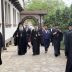 Патријарх Порфирије и пастор Бернс у манастиру Грачаници