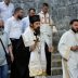 Вечерње богослужење и литија око храма Светих апостола, у Рисну