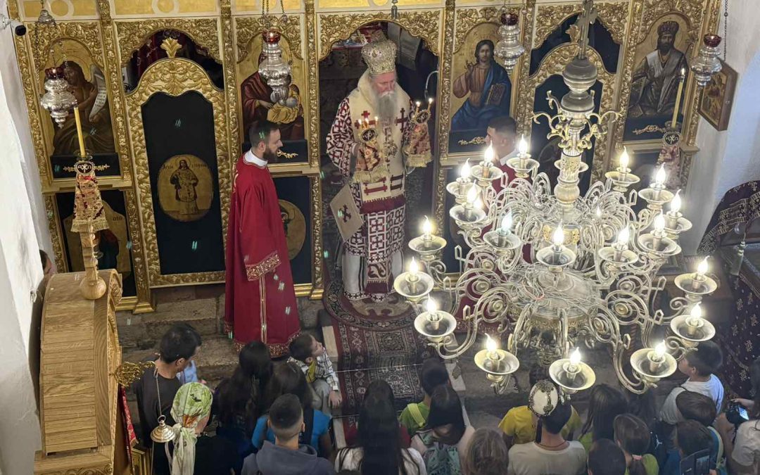 Светом литургијом у Цетињском манастиру започео Православни дјечији сабор Црне Горе