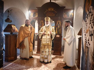 Владика Кирило богослужио у Манастиру Ћелија пиперска